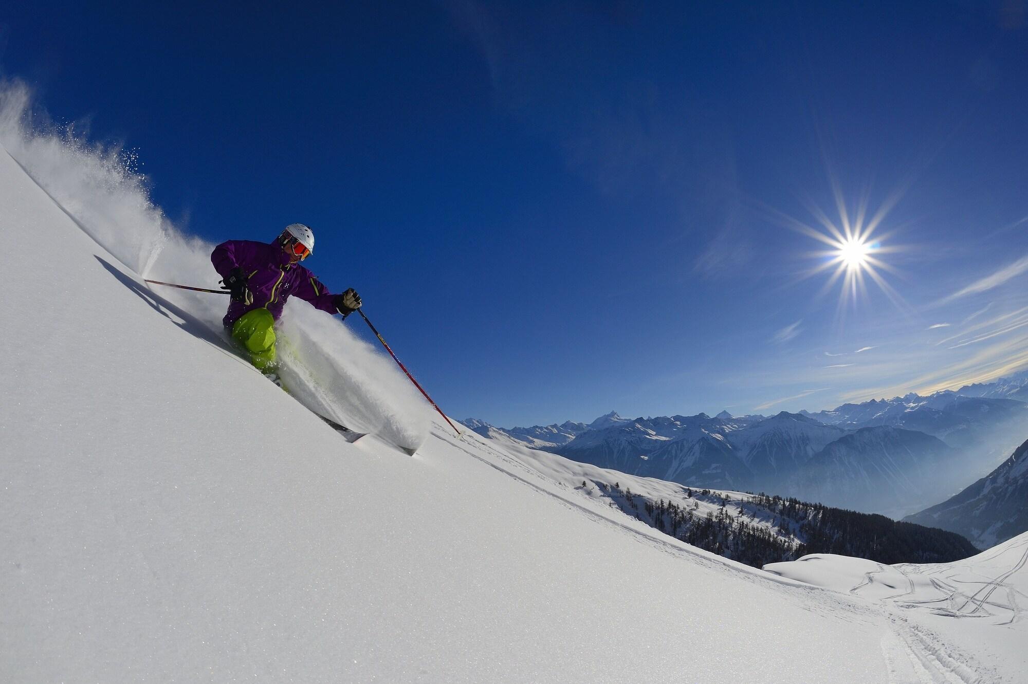 Thermal Hotels & Walliser Alpentherme Leukerbad Bagian luar foto