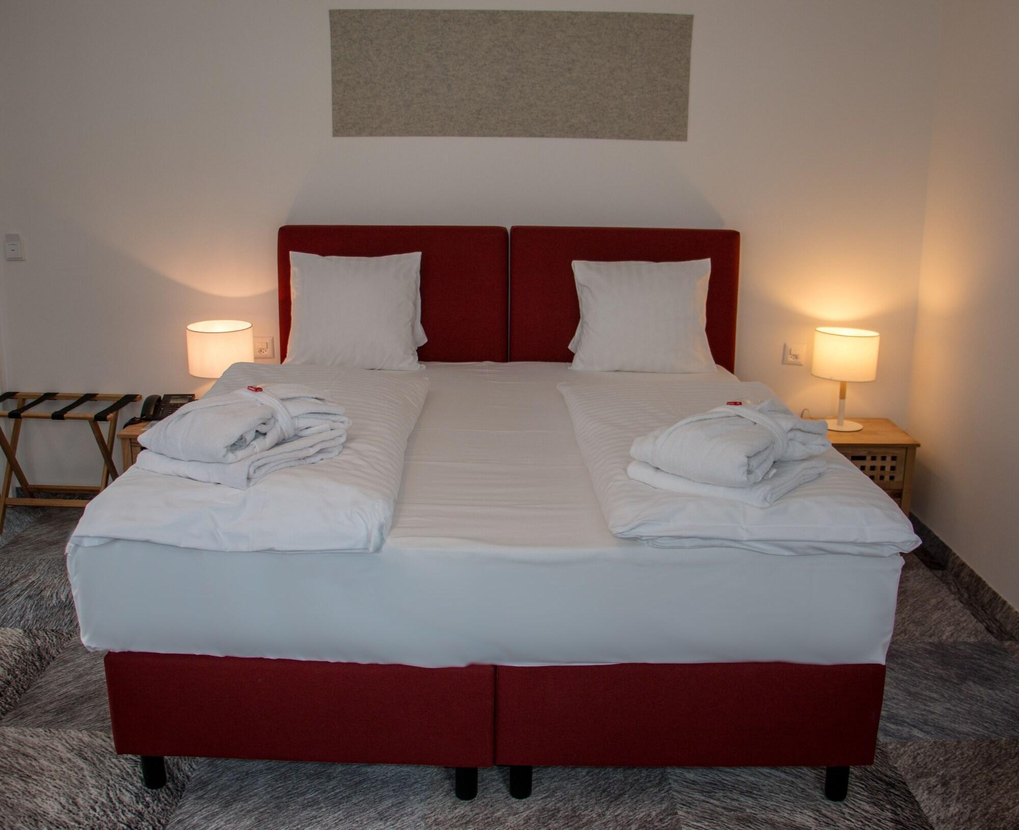 Thermal Hotels & Walliser Alpentherme Leukerbad Bagian luar foto