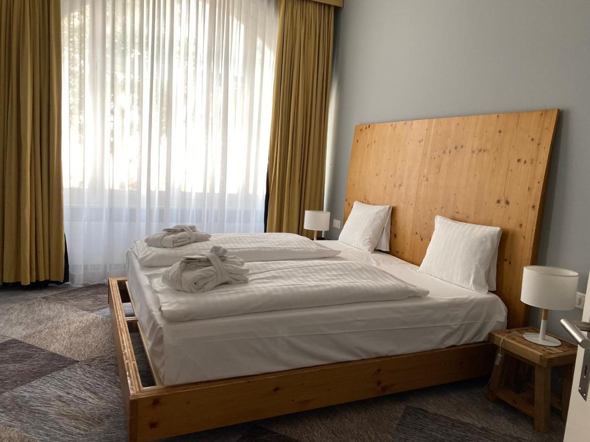 Thermal Hotels & Walliser Alpentherme Leukerbad Bagian luar foto