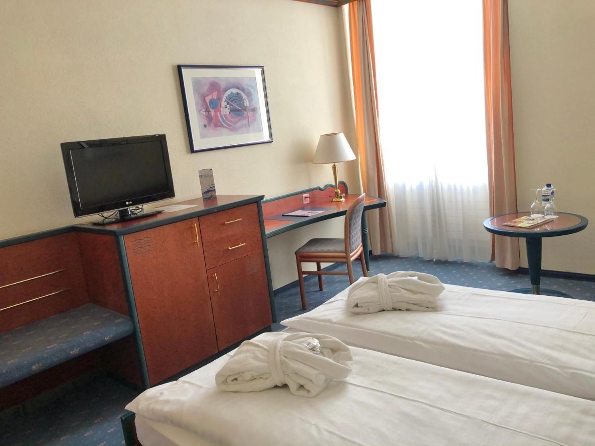 Thermal Hotels & Walliser Alpentherme Leukerbad Bagian luar foto
